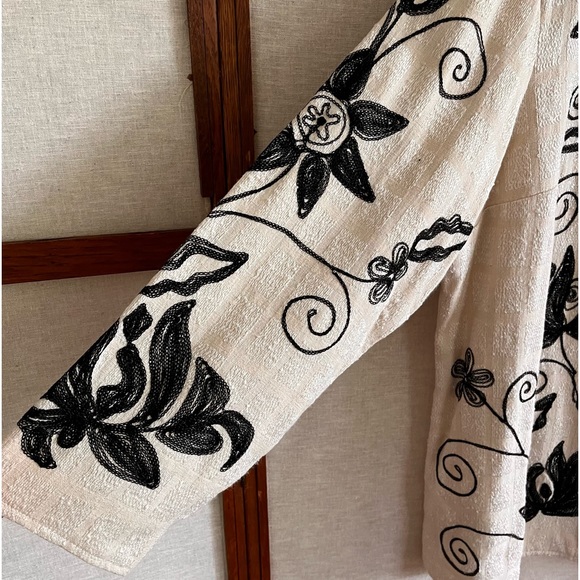 Maggie Barnes Vintage Embroidered Floral Black and White Jacket - 1X - Picture 9 of 12